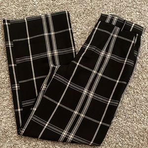 FOREVER 21 Black and white wide leg pants Size M